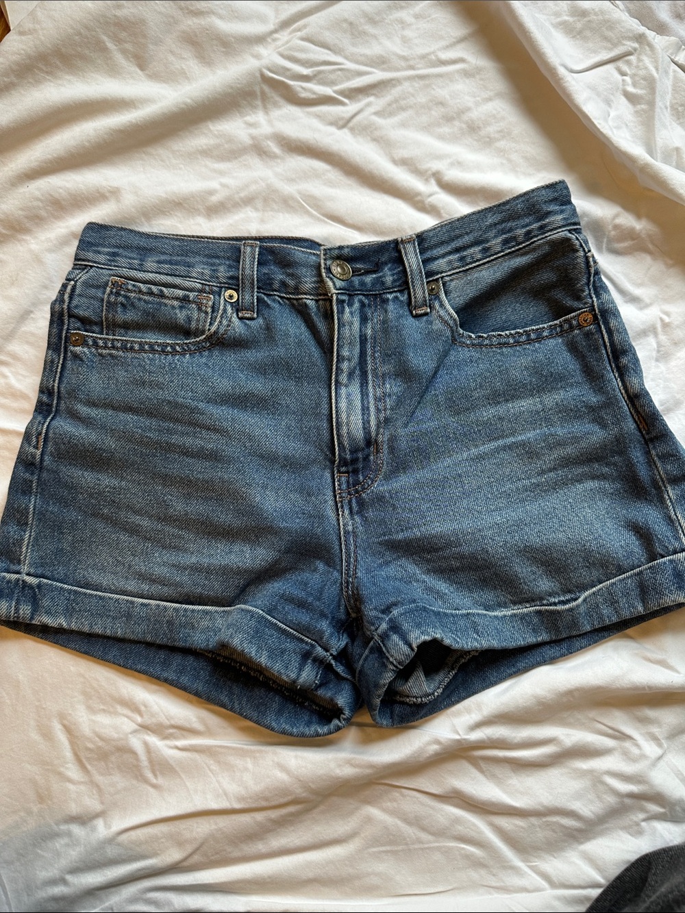 American Eagle Outfitters mom blue Jean short 2